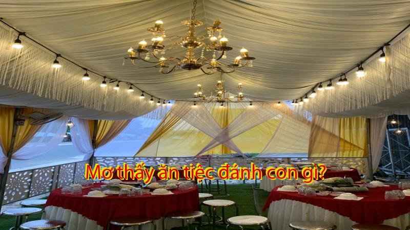 Mơ thấy ăn tiệc đánh con gì?